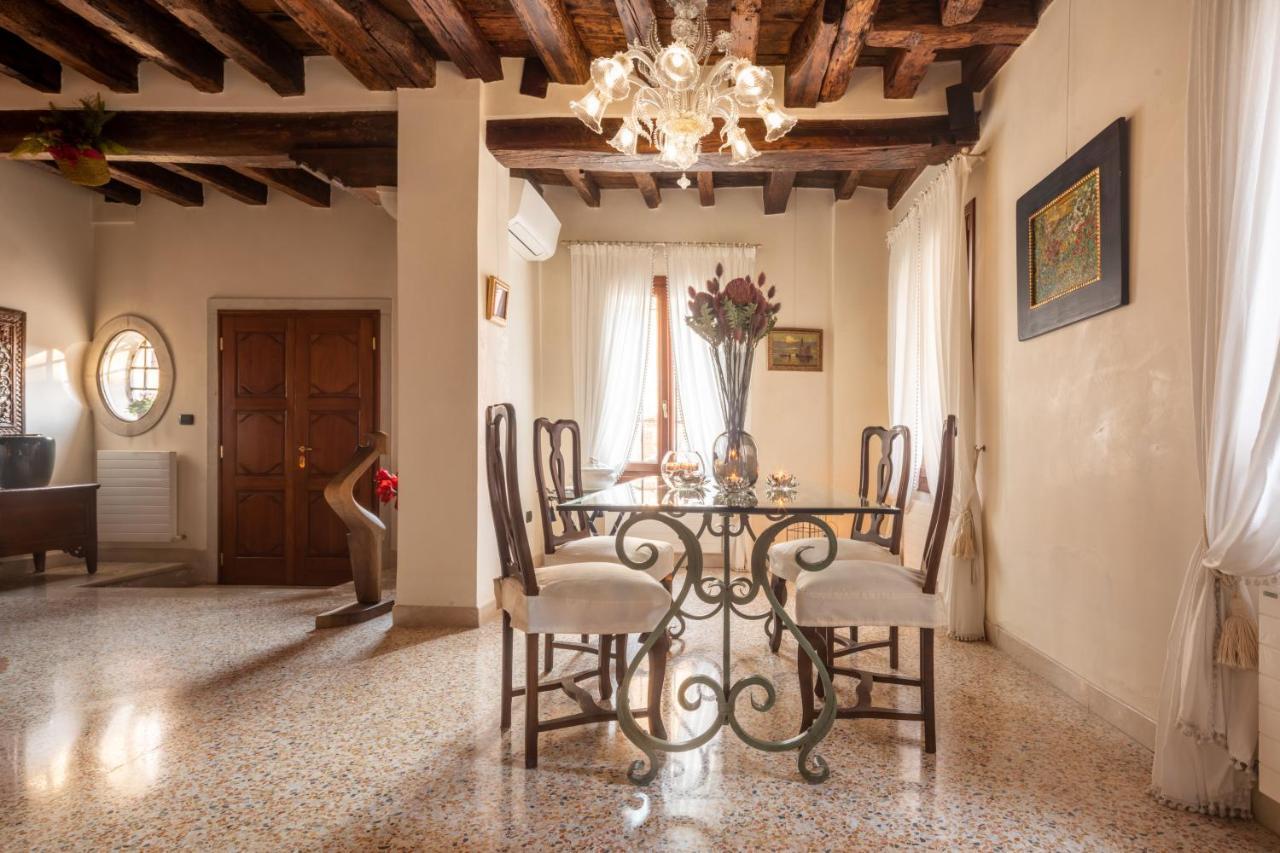 Garden Mansion With Private Mooring R&r Venecia