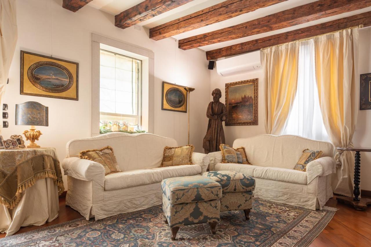 Garden Mansion With Private Mooring R&r Venecia