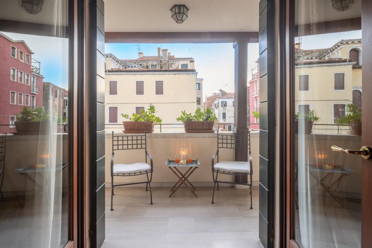 Garden Mansion With Private Mooring R&r Venecia
