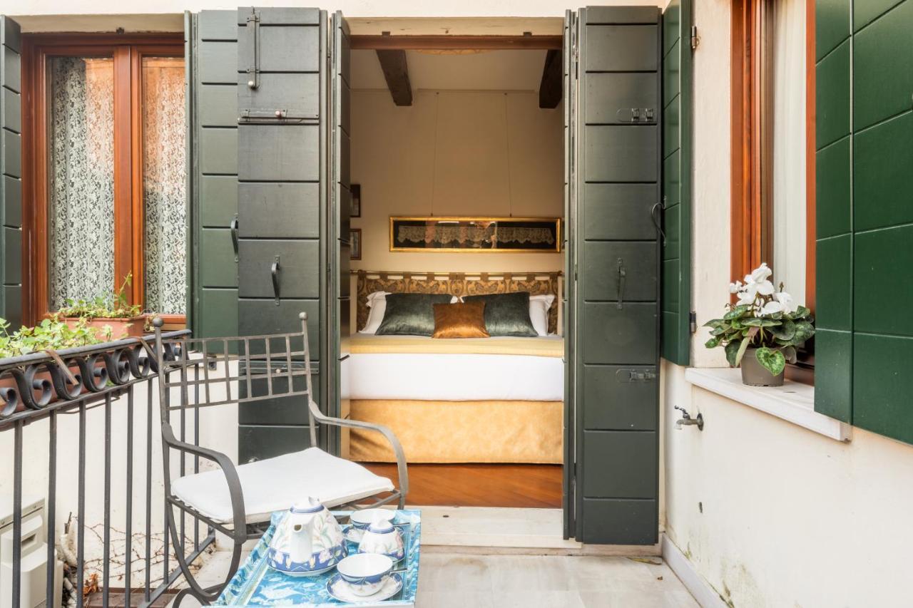 Garden Mansion With Private Mooring R&r Venecia